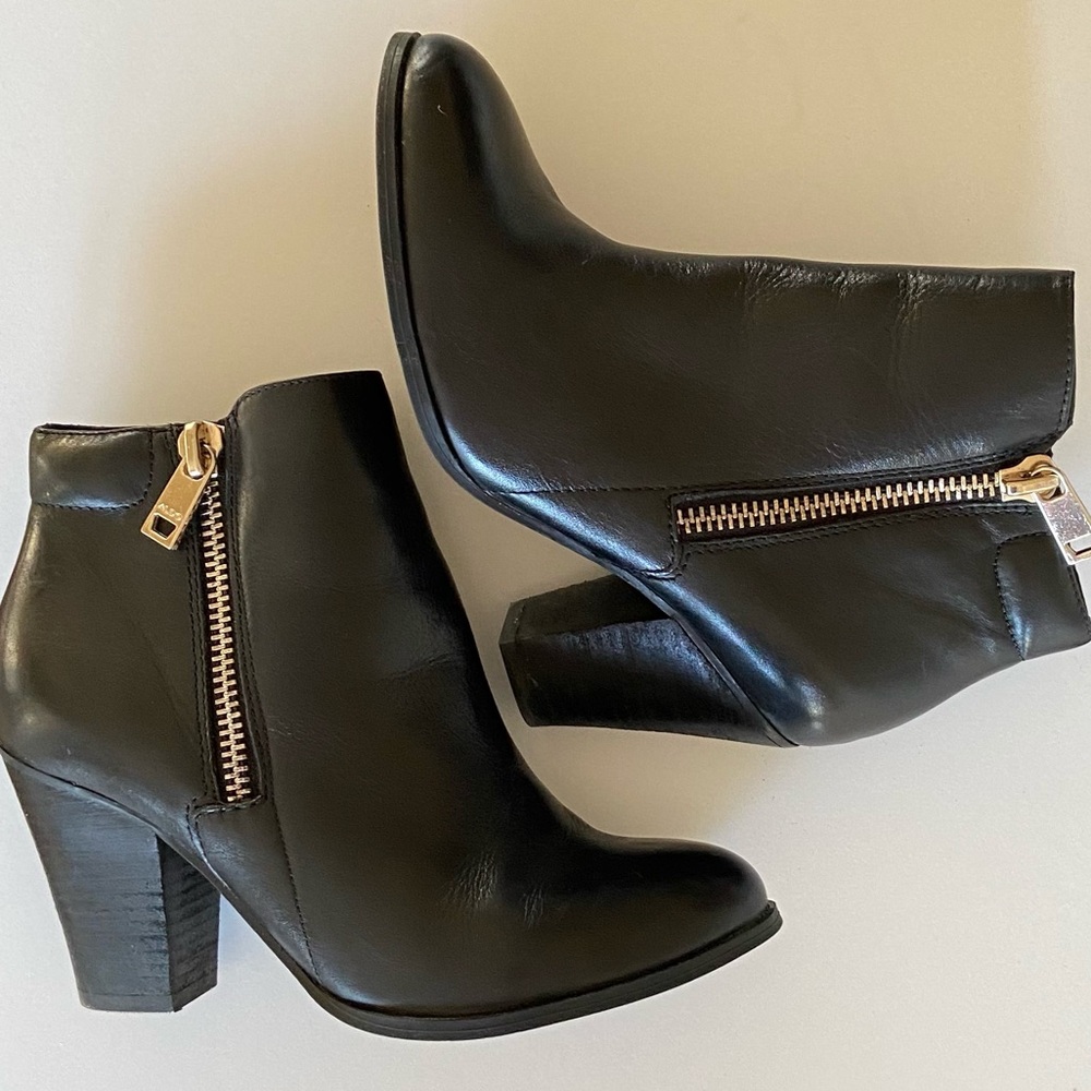 ALDO Heel Ankle Booties with Side Zip! LIKE NEW!